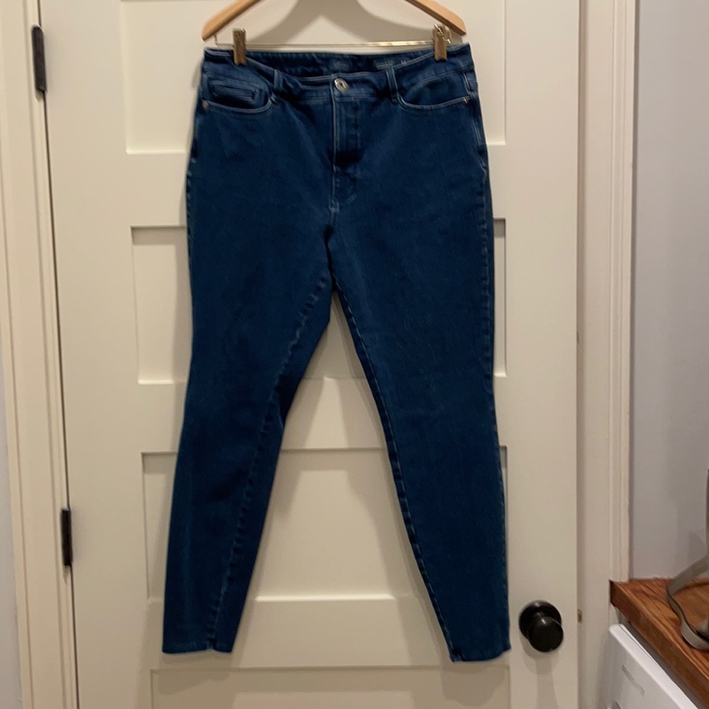 JJill denim hi rise skinny jeans with 5 pocket styling and plenty of stretch.